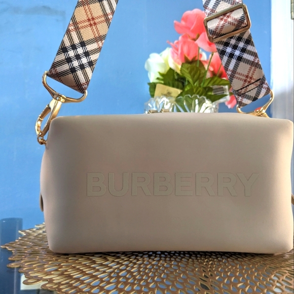 Burberry - Picture 6 of 11